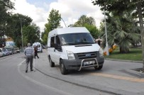 ŞÜPHELİ ÇANTA - Sakarya'da Şüpheli Çanta Paniği