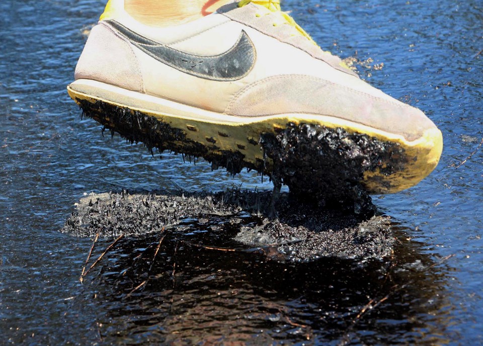 Fethiye’de asfalt eriten sıcak