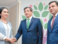 SIRRI SÜREYYA ÖNDER - Ahmet Davutoğlu: Oy verenlere soruyorum HDP’nin silahla işi ne?