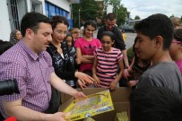 Almanya'da Mülteci Çocuklara Bayram Hediyesi