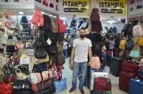 BAYRAM HAVASI - Bayram'da Tatile Gidecekler Çanta Satışlarını Arttırdı