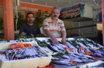 BALIK FİYATLARI - Eskişehirli Ramazan Ayında Ucuz Balık Tüketti