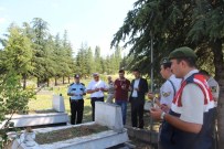 MUSTAFA ARDA - Hisarcık'ta Şehit Mezarlarına, Şehit Ailelerine Ve Gazilere Bayram Ziyareti