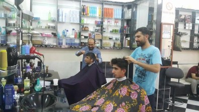 İdil'de Berberlerde Bayram Yoğunluğu