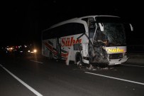 Kayseri'de Yolcu Otobüsü Traktöre Çarptı Açıklaması 1 Ölü, 4 Yaralı