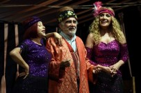 ABDULLAH ŞAHIN - Komik-İ Meşhur Dümbüllü Aliağa'da Sahnelendi