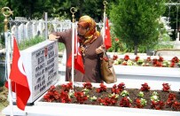 KABİR ZİYARETİ - Şehitlikte Hüzünlü Bayramlaşma