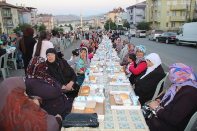Sivas'taki Sığınmacılara İftar Verildi