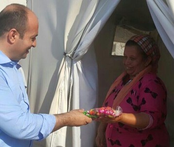 Suriyeli Kürtlere Bayram Şekeri