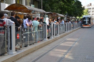 Tramvaylar Doldu Taştı