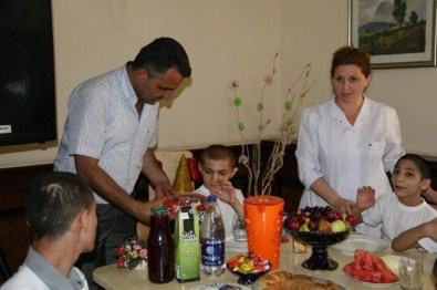 Yavuzaslan, Bakü'de Sosyal Yasam Merkezindeki Çocuklarla Buuştu