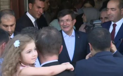 Babasını Kaybeden Sunucuya Başbakan'dan Ziyaret