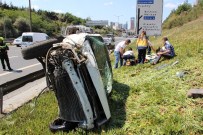 TEM OTOYOLU - Bayram Ziyaretine Giden Araç Takla Attı Açıklaması 2 Yaralı