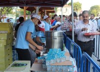FATİH BELEDİYESİ - Binlerce Kişi Ramazan Sonrası İlk Kahvaltıyı Fatih Camisinde Yaptı