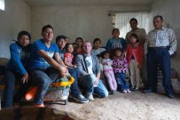 MEHMET GENÇ - Hem Geziyor Hem Yardım Ulaştırıyor