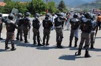 Karayolunu Ulaşıma Kapatan Köylülerden Eylem