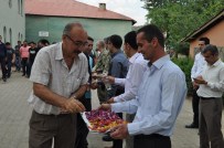 BAYRAM ŞEKERİ - Kaymakam Koç, Vatandaşlarla Bayramlaştı