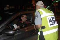 TURHAN ALÇELIK - Polis Bu Kez 'Çay Molası' İçin Durduruyor