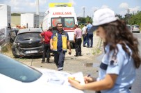 AHMET KARA - Sakarya'da Ambulansla Otomobil Çarpıştı Açıklaması 8 Yaralı