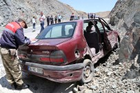 ŞERİT İHLALİ - Sivas'ta Trafik Kazası Açıklaması 1 Ölü, 5 Yaralı