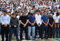 Azerbaycan'ın Başkenti Bakü'de Bayram Namazı Bugün Kılındı