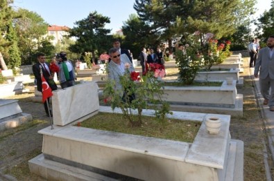 Protokolden Hava Şehitliği'ne Ziyaret