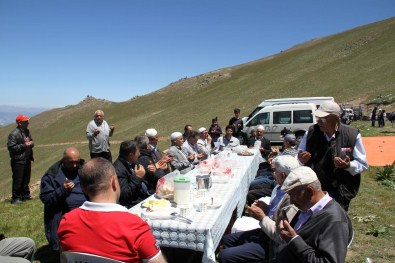 Sivas'ta Kösedağ Savaşı Şehitleri Anıldı