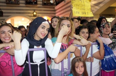 Ünlü Sanatçı Sinan Akçıl, Diyarbakır'da Hayranlarına Kürtçe Mesaj Verdi