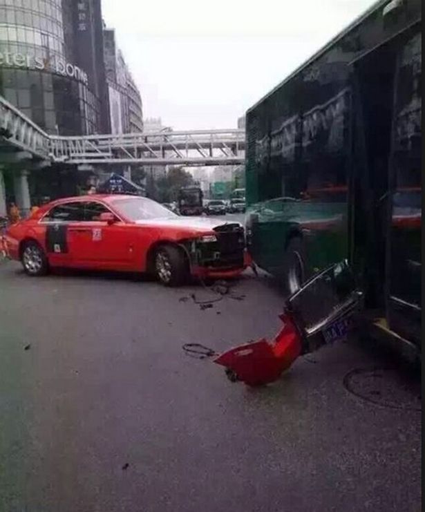 PSY trafik kazası geçirdi