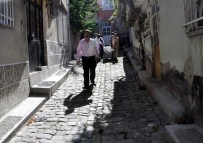 Afyonkarahisar'da 58 Yaşındaki Bir Adam Oturduğu Evde Ölü Bulundu