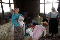 BAYRAM HEDİYESİ - Ayan Ailesinin Çifte Bayramı