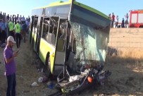 Halk Otobüsü İle Otomobil Çarpıştı Açıklaması 1 Ölü, 60 Yaralı