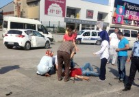 Motosiklet Otomobile Çarptı Açıklaması 2 Yaralı