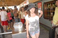 SAKLıKENT - Saklıkent Kanyonu'nu 2 Günde 10 Bin Kişi Ziyaret Etti