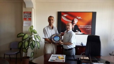 Cebeci'den Okul Müdürüne Çini Tabak