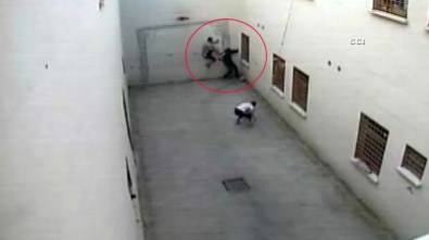 Cezavinde Ölüme Götüren Dayak Kamerada