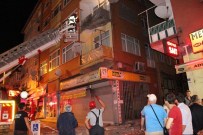 Eski Binanın Balkonu Çöktü
