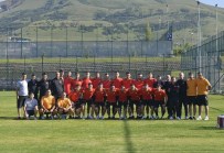 Göztepe Sahaya İndi