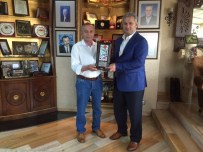 İşadamı Öner Hekim'e, Giresun Federasyonu'ndan Plaket