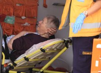 Kazada Yaralanan Annesinin Başında Gözyaşı Döktü