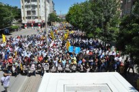 MADıMAK OTELI - Madımak Oteli Kurbanları Anısına Yürüdüler