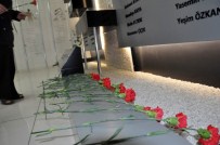 ANMA ETKİNLİĞİ - Sivas Olaylarında Ölenler Anısına Karanfil Bırakıldı