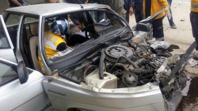 Sivas'ta Kamyon İle Otomobil Çarpıştı Açıklaması 1 Ölü, 2 Yaralı