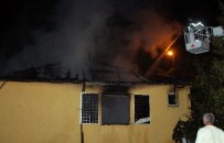 Elektrik Kontağından Çıkan Yangın Aileyi Evsiz Kaldı