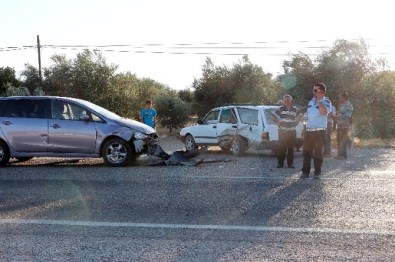 Mut'ta İki Otomobil Çarpıştı Açıklaması 3 Yaralı
