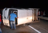 Sakarya'da Kamyonetle Hafif Ticari Araç Çarpıştı Açıklaması 14 Yaralı