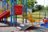 ENGELLİ ÇOCUK - Sapanca Belediyesi Engelli Çocuklar İçin Çocuk Parkı Yaptı