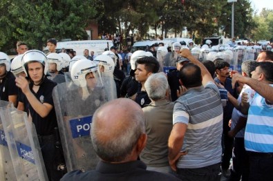 Suruç'ta Polis İle Vatandaşlar Arasında Gerginlik Yaşandı