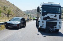 İSMAİL BİLGİÇ - Süt Tankeri Otomobile Çarptı Açıklaması Dört Yaralı