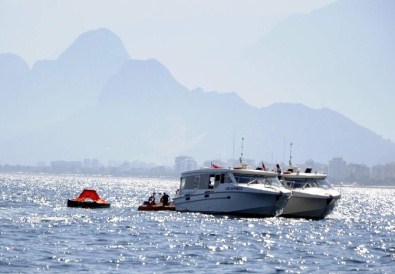 Antalya'da Deniz Otobüsünde Duman Paniği